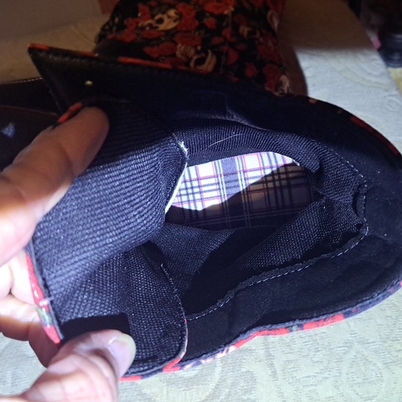 DRESSY GOTH BOOTS - Picture 7 of 8